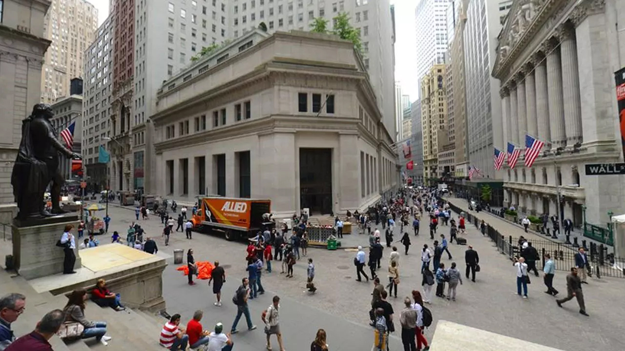 U.S. Job Growth Surpasses Expectations in April as Labor Market Remains Resilient