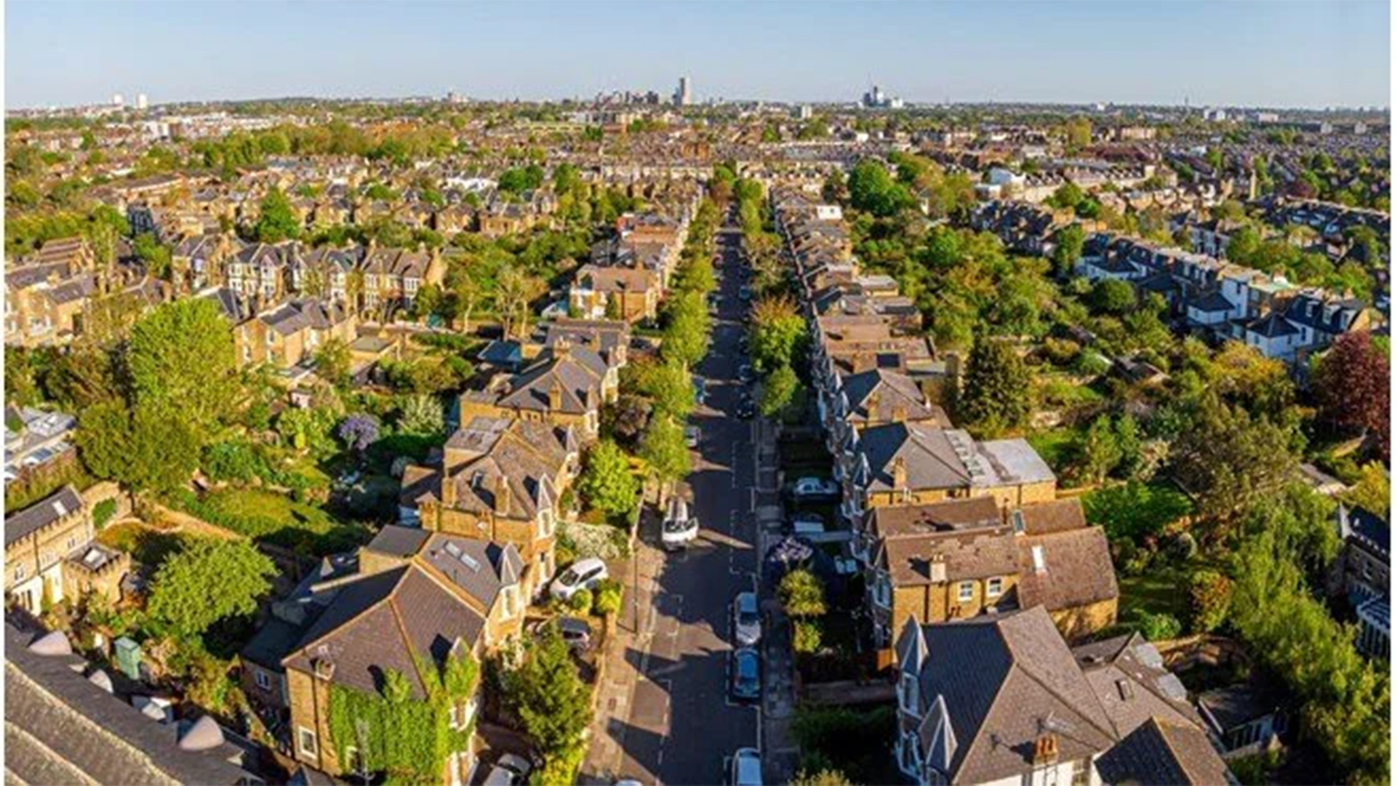 Surge in U.S. Interest for UK Homes Reaches Eight-Year High