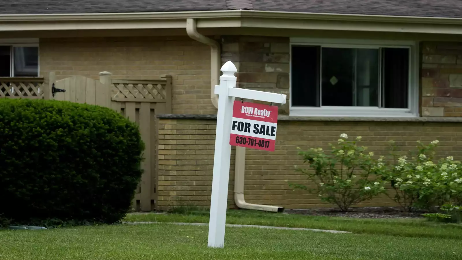 U.S. New Home Sales Plummet to Three-Month Low Amid Rising Mortgage Rates